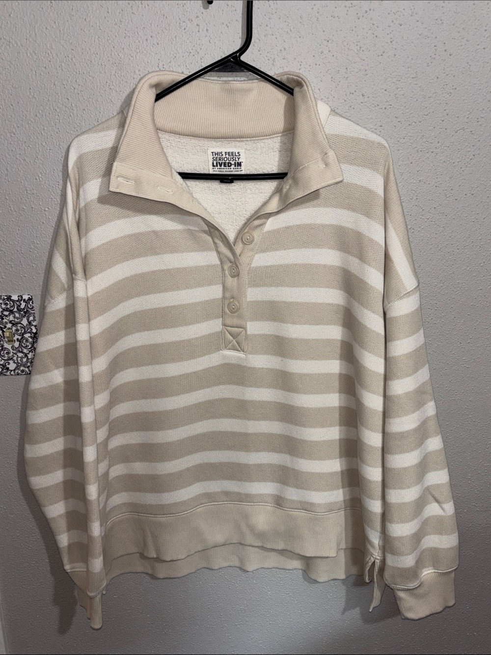 American Eagle "Seriously Lived-In" Big Hug Henley Sweatshirt (size Medium)